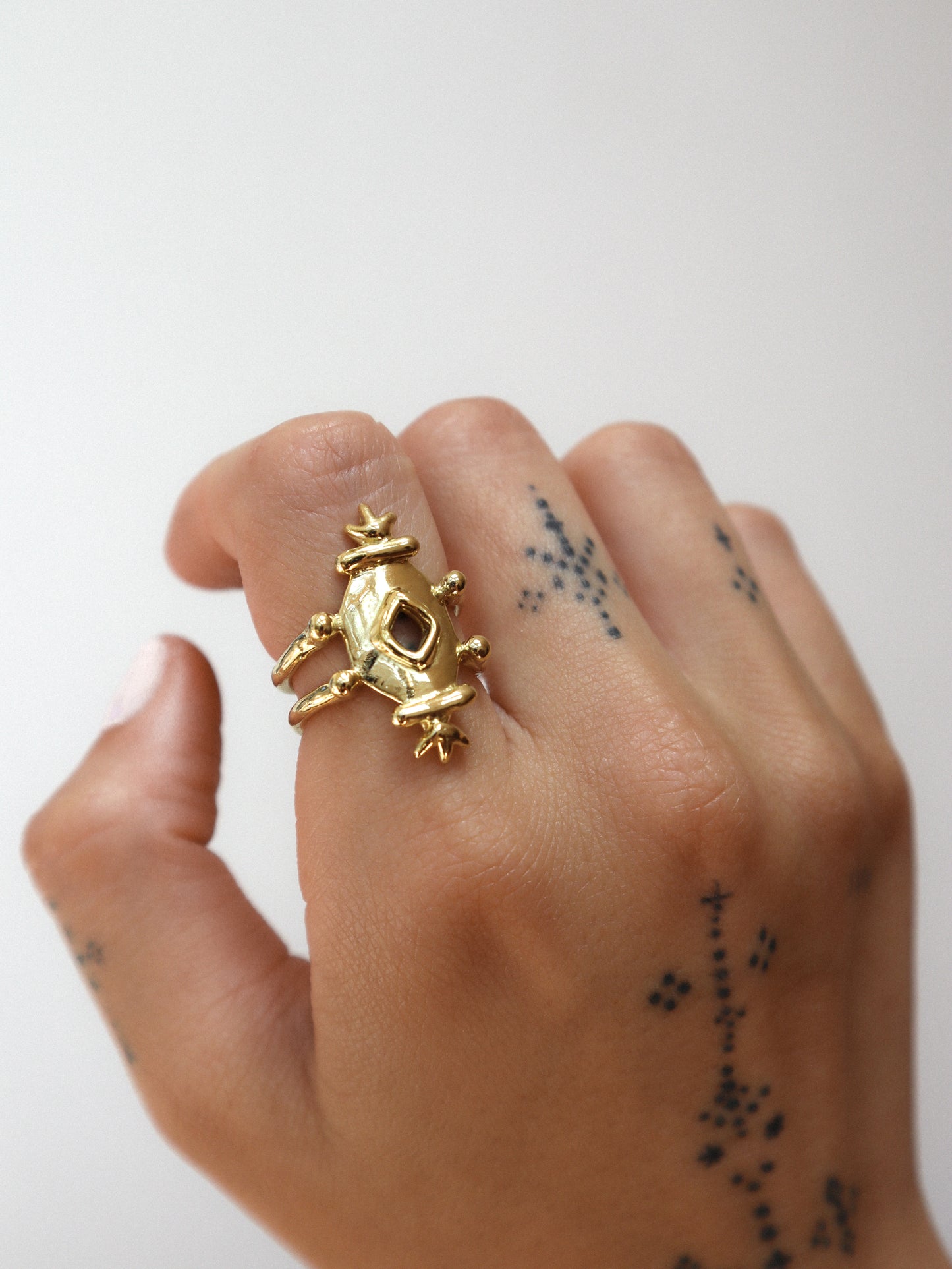 Comosus Ring