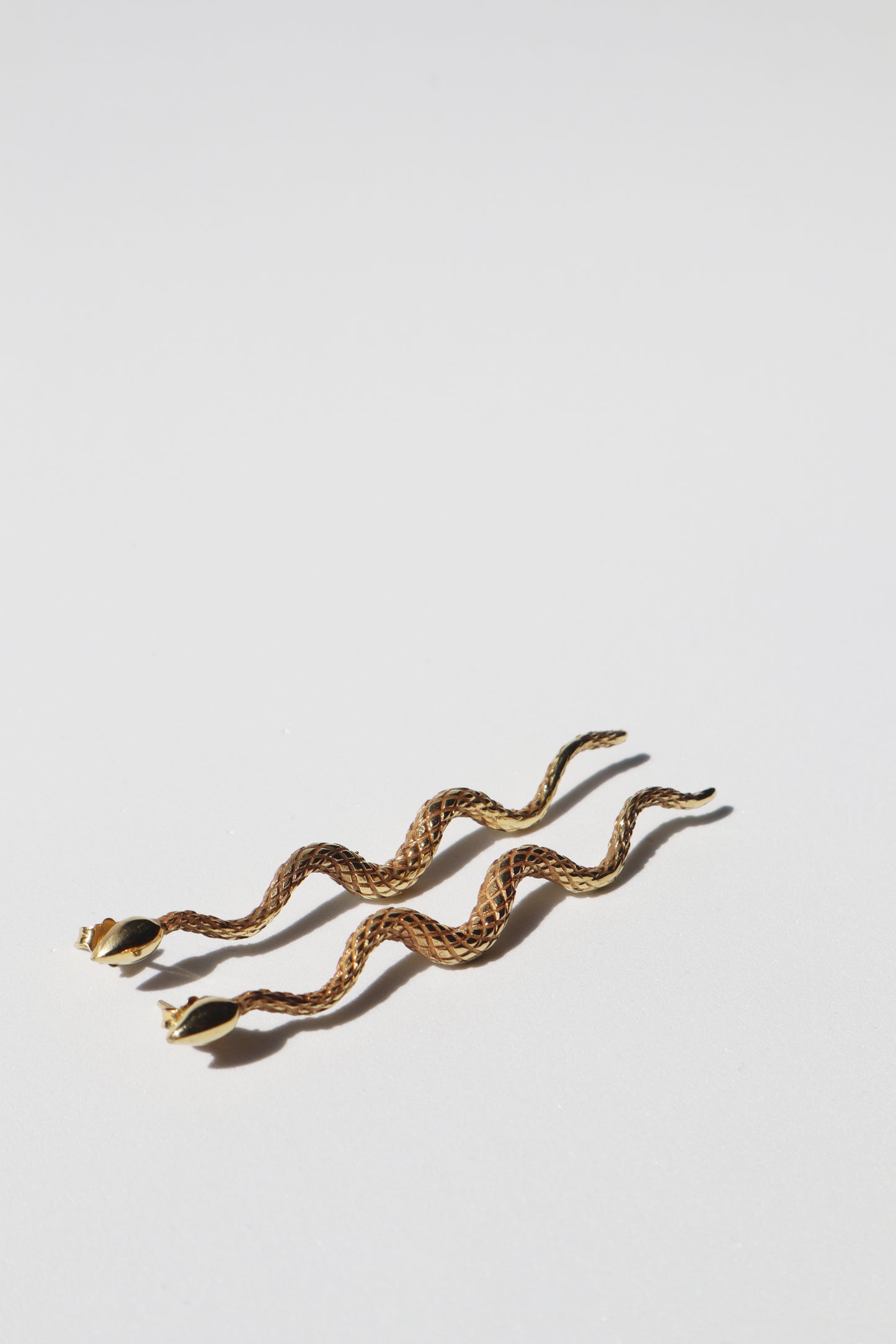 The Kunda Earrings resemble a snake gracefully unfolding down your ears, representing the upward path of the Kundalini Awakening. Through this energetic alignment, we reach higher vibrations that allow us to live in a state of abundance. Its sleek & charming design gives a modern & elegant touch to any look.